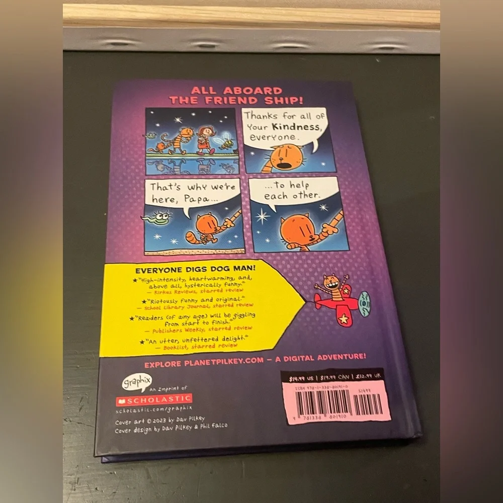 Dog Man: Twenty Thousand Fleas Under the Sea - Blue and Yellow Cover